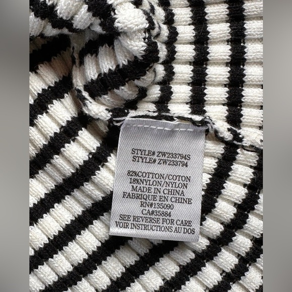 The Birdie Off Shoulder Stripe Top SZ
XL - Picture 4 of 6